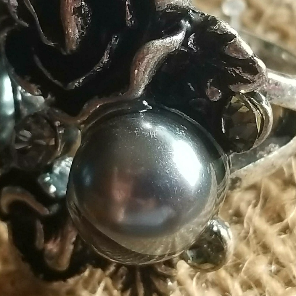 Rose, Pearls and Rhinestones Ring - Picture 5 of 5